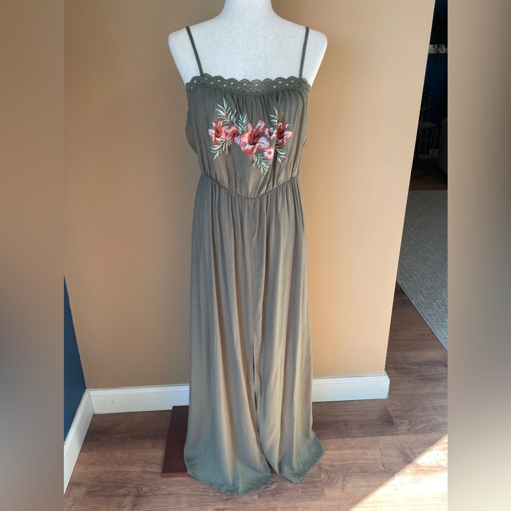 Xhilaration Floral Embroidered Maxi Dress Size Large Army‎ Green Empire Waist